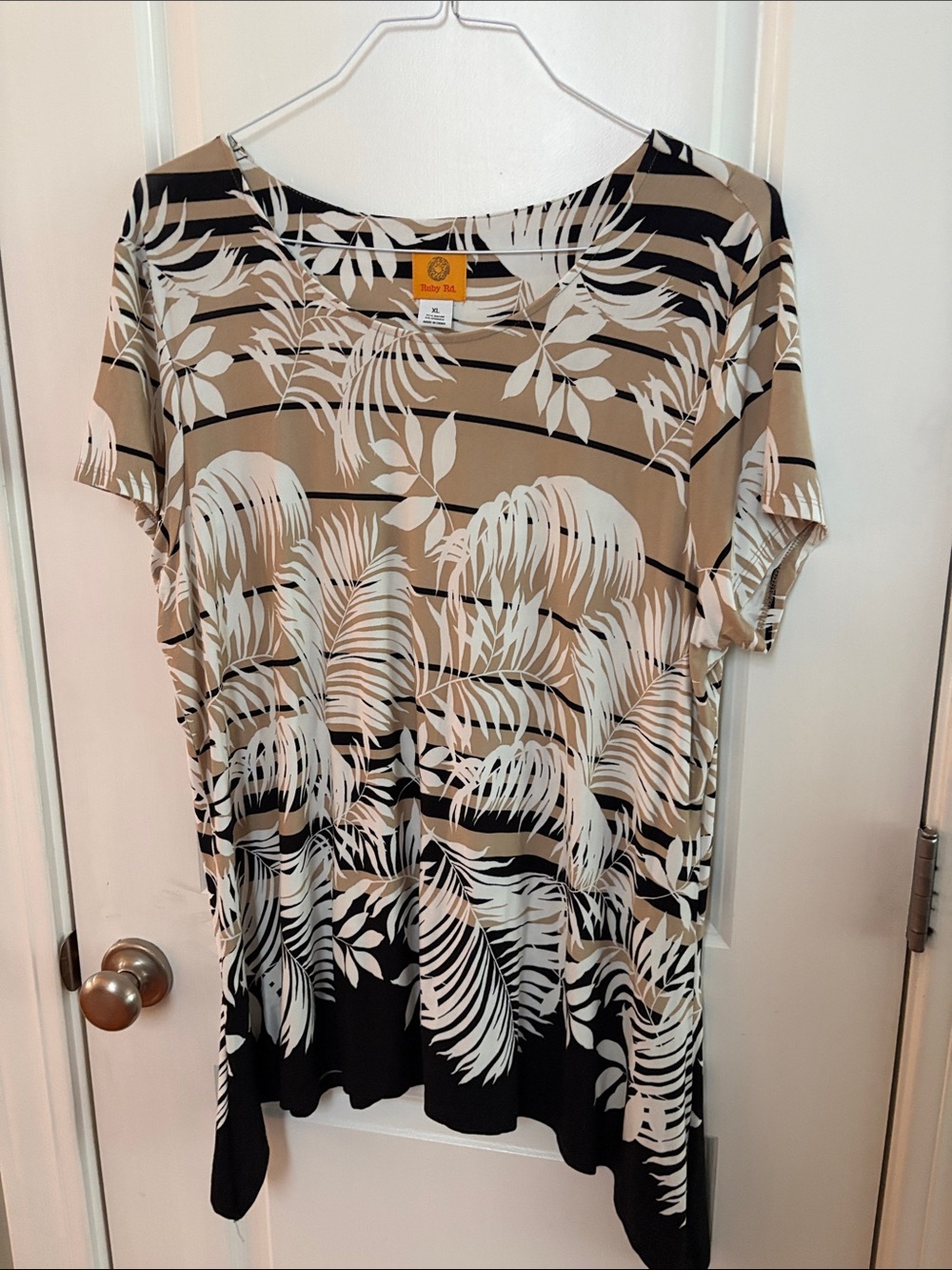 Ruby Rd. Beige Black White Tropical-Print Short Sleeve Tee